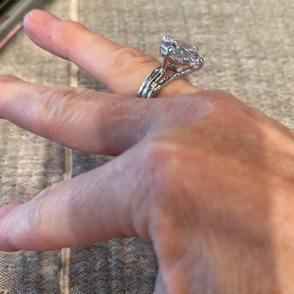 Silver solitaire ring, Crystal stone set in silver band setting. - Picture 3 of 9